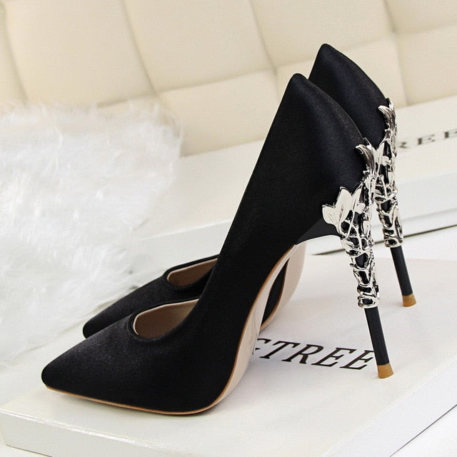 Elegant Metal Carved High Heels Women Pumps